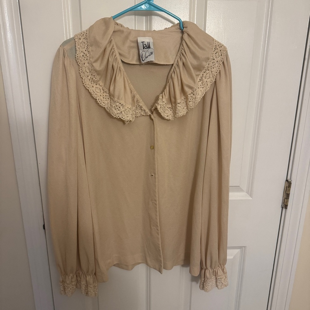 Women's vintage Cream Lace Collar Blouse